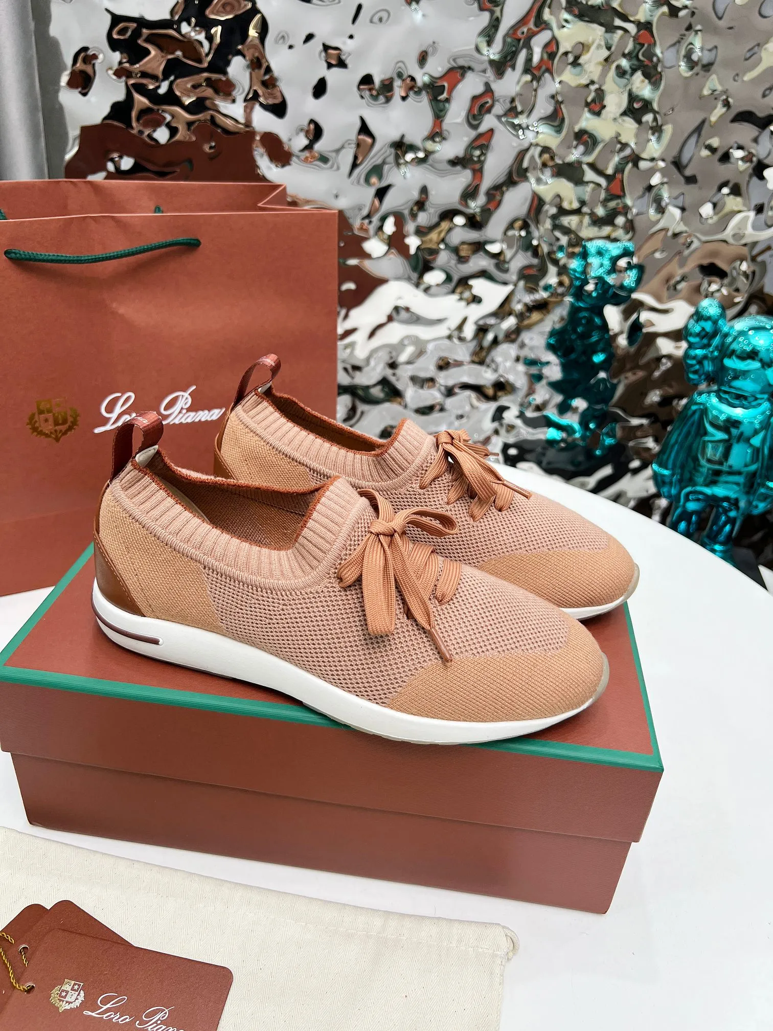 👟👟Ex-factory price 440👟👟 Men’s size +10 🧨🧨🧨Loropiana’s new board is online! This product is made of imported nylon velvet and developed from original boards. It is light, comfortable and breathable, and is suitable for all seasons. Size: 35-41, (Note: 35 and 41 are not returnable or exchangeable),